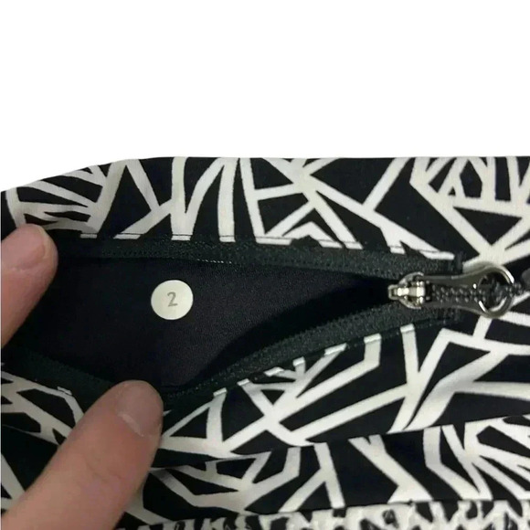 Lululemon Real Quick Tight Miss Mosaic White / Posey Black White, Luxtreme® 2 - Picture 9 of 9